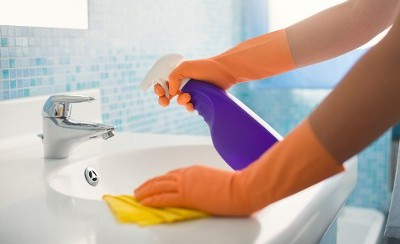 Cleaner Spraying a Sink in Orlando, FL